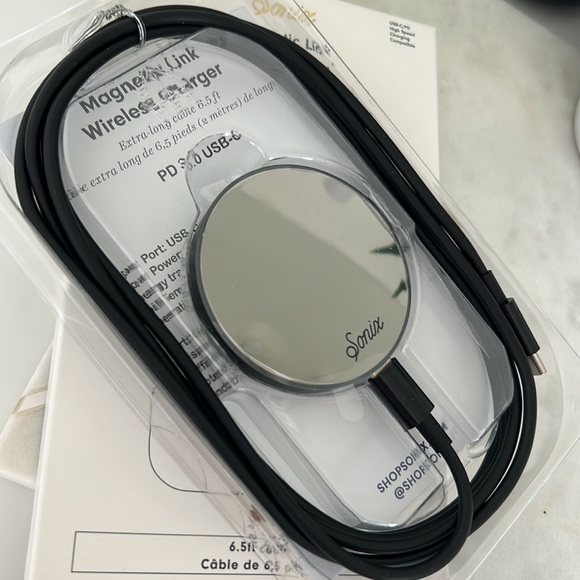 Sobix Magnetic Wireless Charger - Picture 4 of 4